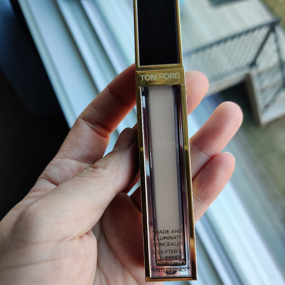 Tom Ford  shade and illuminating concealer